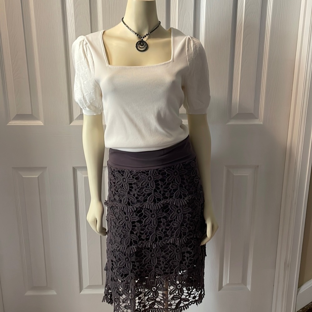 Crochet skirt with adjustable waist. Size Medium.